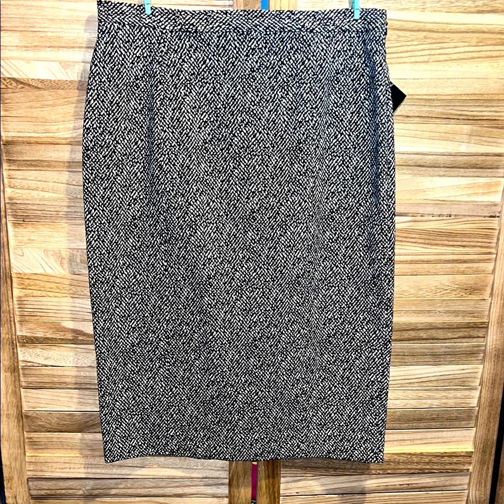 Elegant Black and White Patterned Skirt